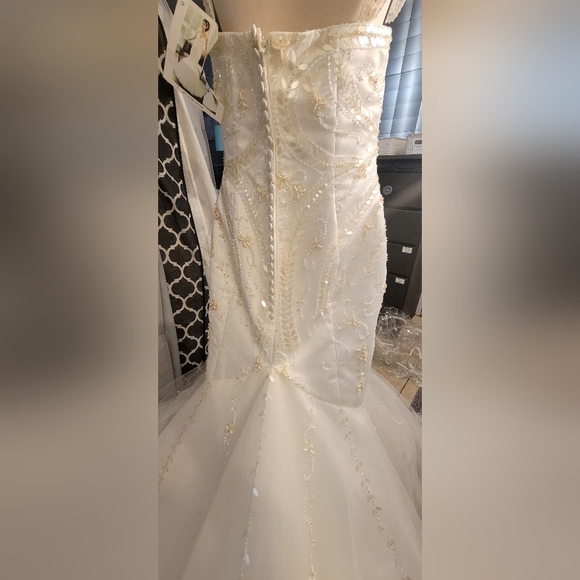 Mary's Bridal Ivory Wedding Gown - Picture 11 of 13